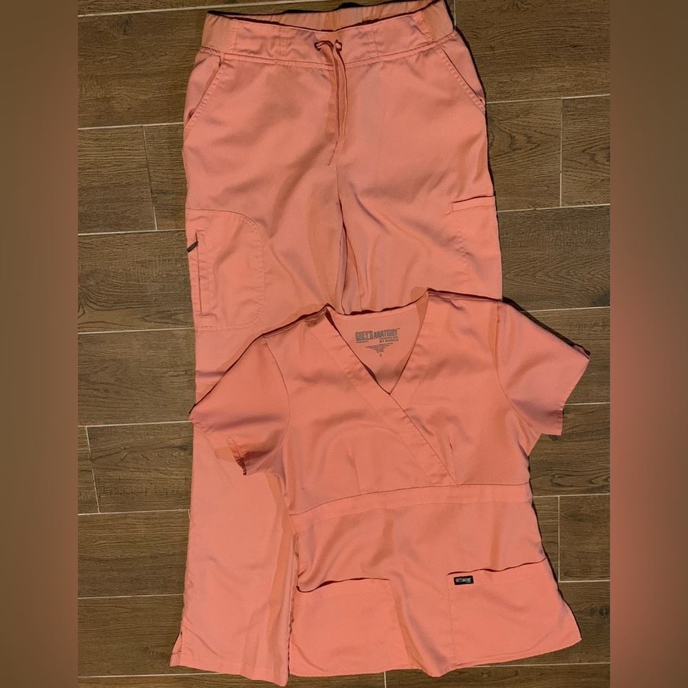 Grey’s Anatomy scrub set - peach - excellent condition